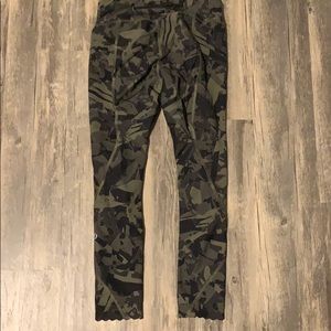 LULULEMON Camo 7/8 leggings